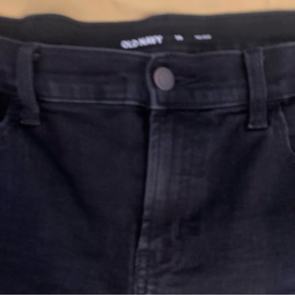 Women’s Black Old Navy Jean Shorts Mid-Rise Sz. 10 Cuffed - Picture 2 of 10